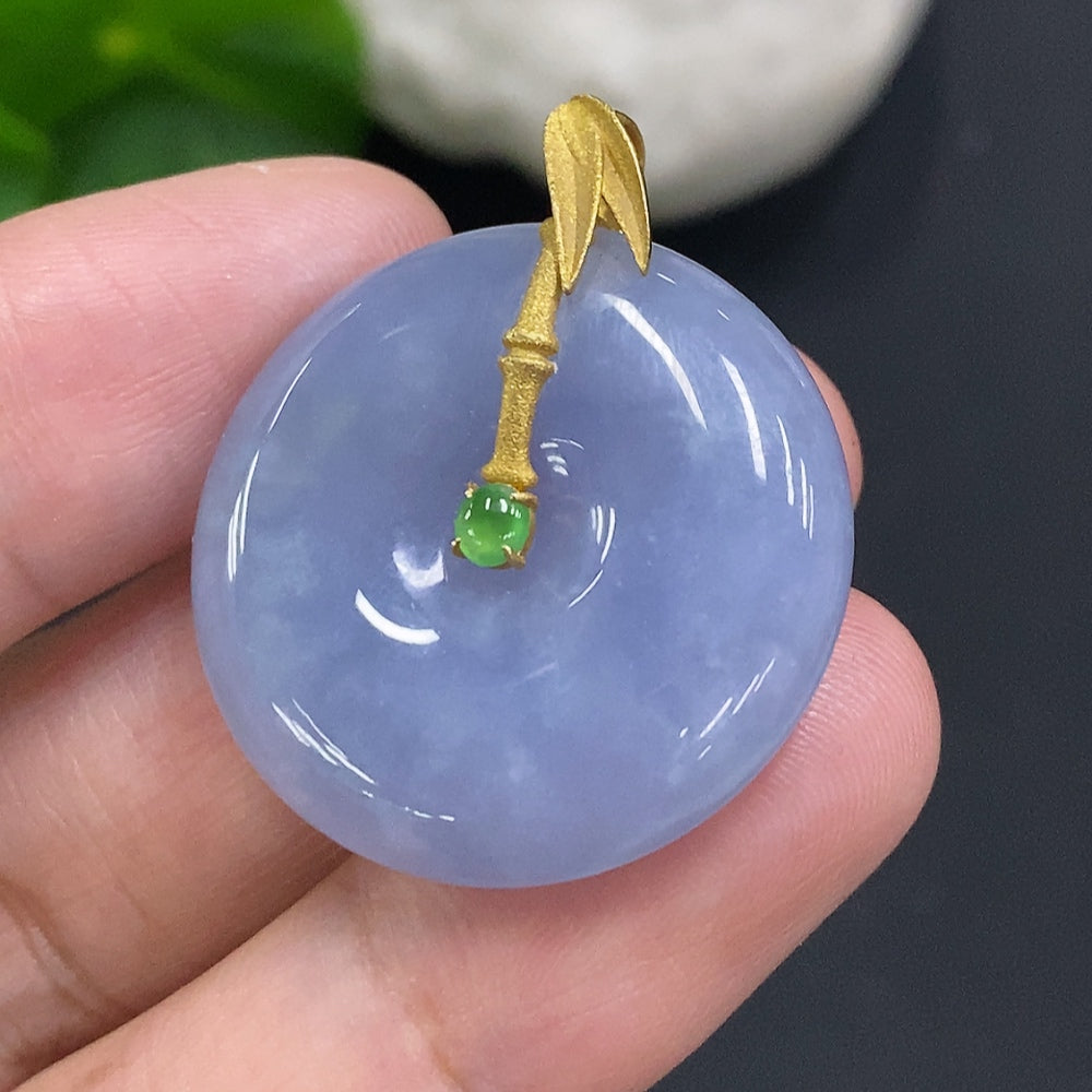 Jadeite Peace Knot pendant with 18k gold setting, crafted by HUILIU HQ, weighing approximately 10.3g, showcasing intricate jade jewelry craftsmanship.