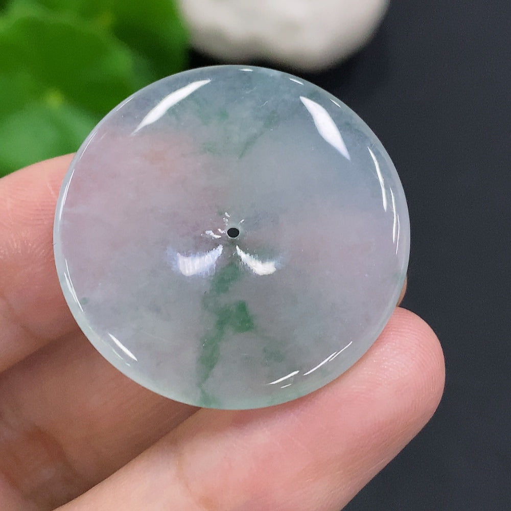 HUILIU HQ jadeite Peace Knot pendant, approximately 9.2g, showcasing intricate design and vibrant green jade gemstone.