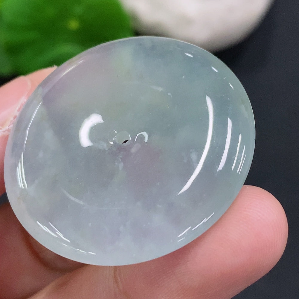 HUILIU HQ jadeite peace knot pendant, approximately 16.4g, showcasing intricate craftsmanship and smooth jade surface.