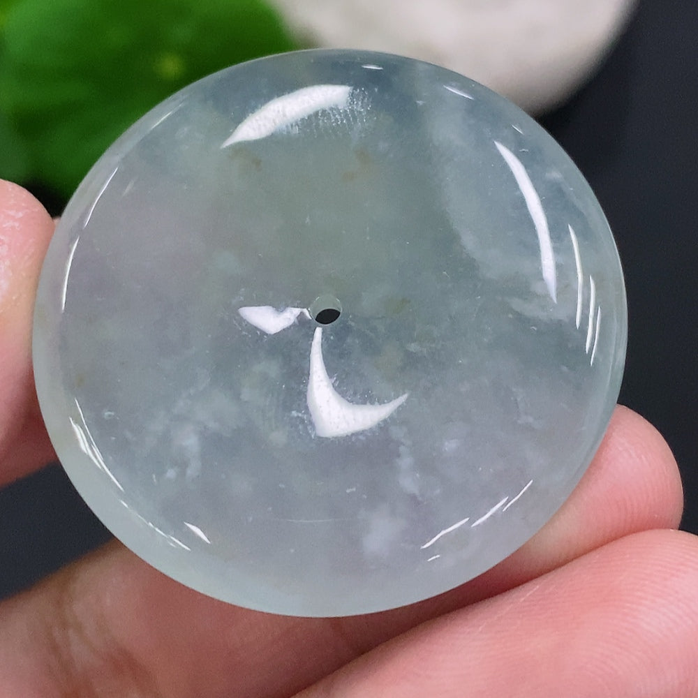 HUILIU HQ Jadeite Peace Knot pendant, approximately 16.4g, featuring traditional jade craftsmanship and intricate design.