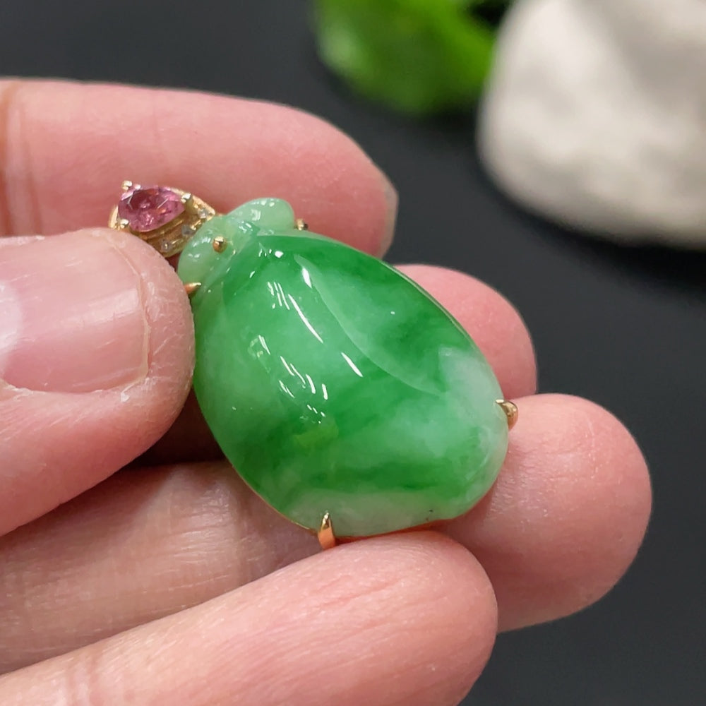 HUILIU HQ jadeite peach pendant with 18k gold chain, accented with diamonds, showcasing intricate jade inlay and elegant design.