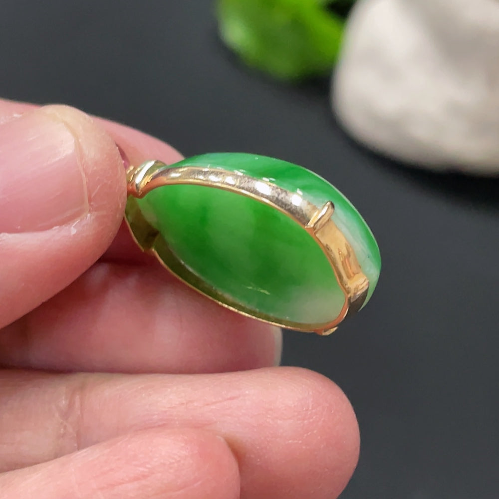 HUILIU HQ jadeite peach-inlaid pendant with 18k gold chain, accented with diamonds, weighs approx. 6.3g, elegant jewelry piece