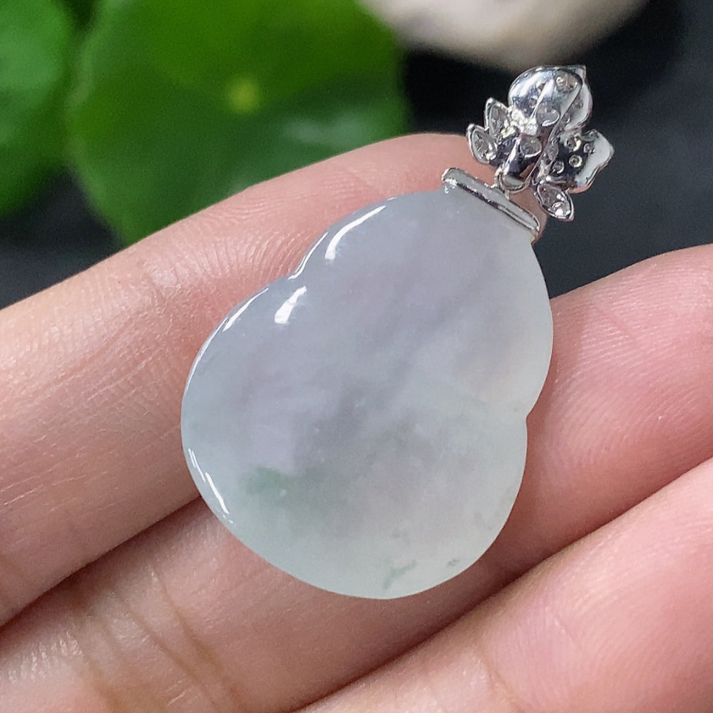 Huiliu HQ jadeite pendant in gourd shape, non-diamond, crafted from green jade, with certified quality, shown hanging against a neutral background.