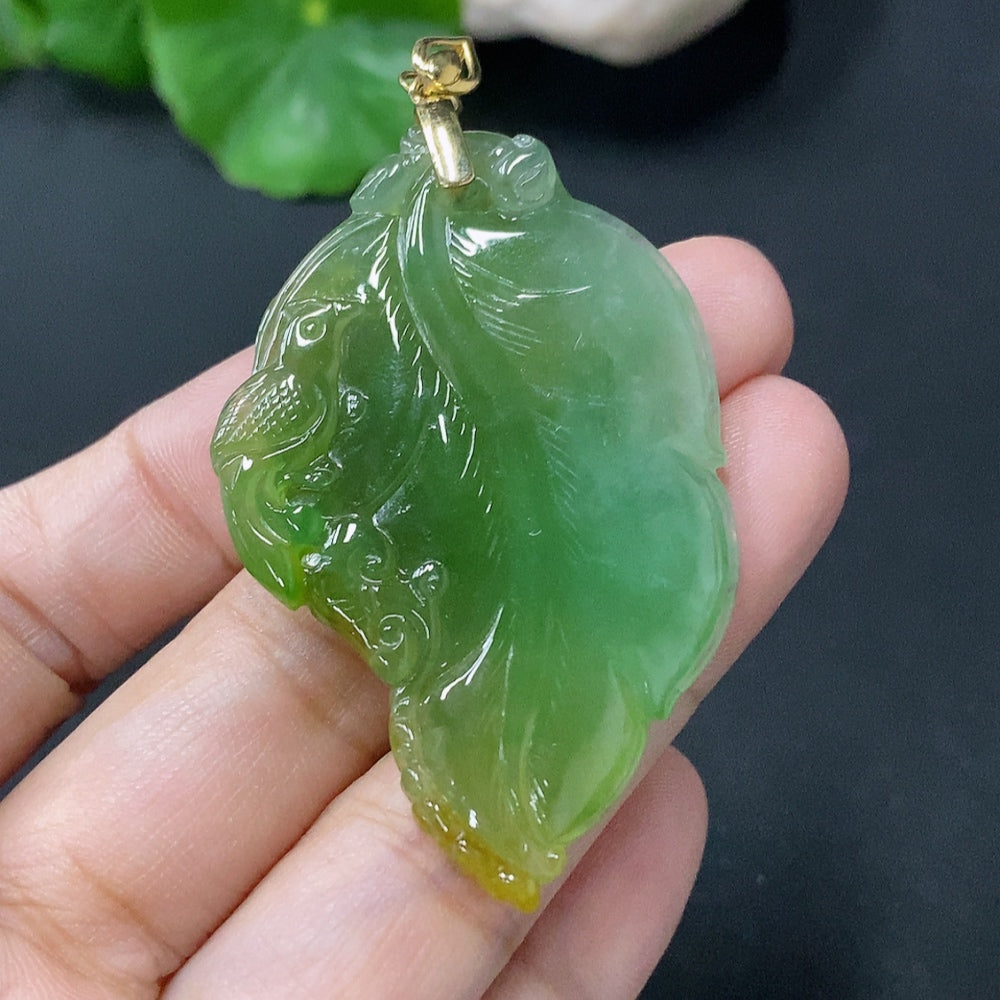 HUILIU HQ jadeite pendant in leaf shape with 18K gold setting, total weight approximately 14.35g.