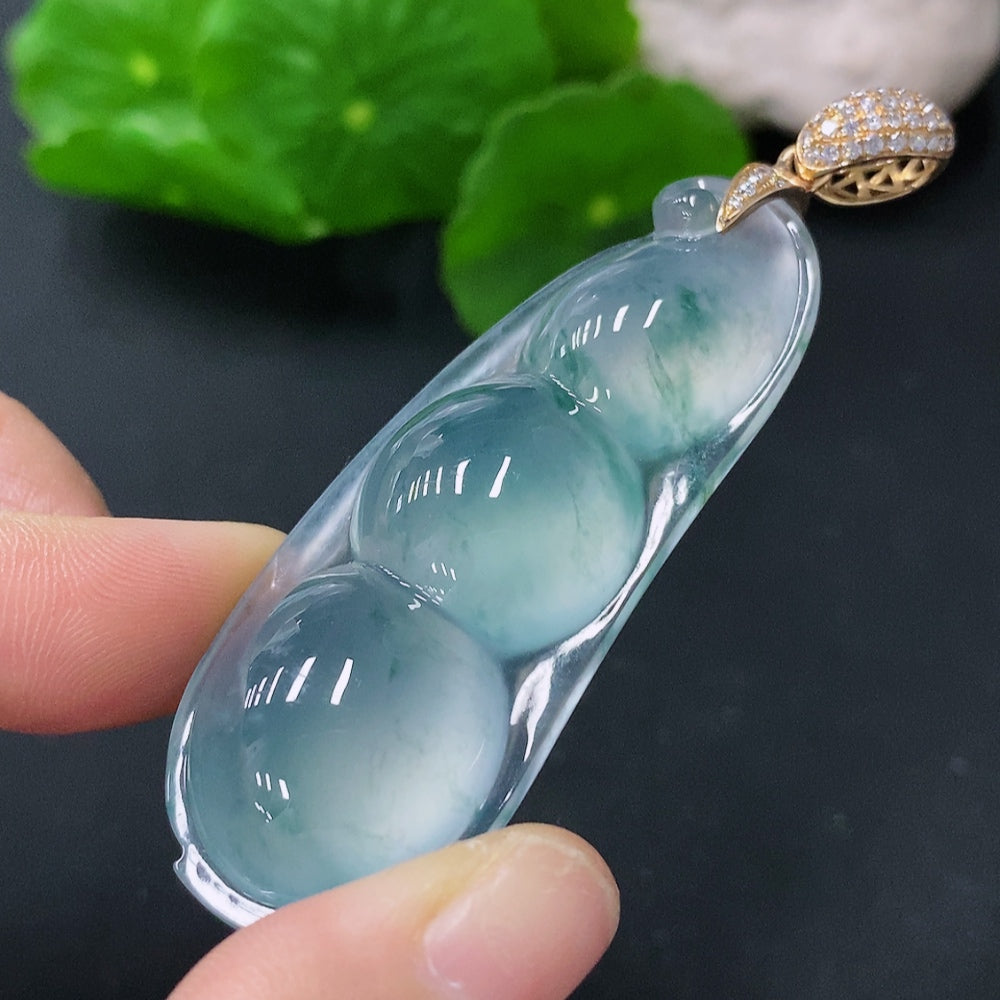 HUILIU HQ jadeite pendant shaped like a lucky bean, 18k gold setting, weighing approximately 20.4 grams, natural jade stone.