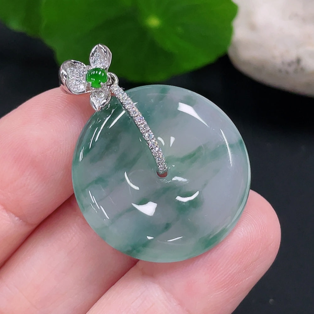 HUILIU HQ jadeite pendant featuring a peace buckle design with 18k gold buckle head, weighing approx. 8.6g, non-diamond.