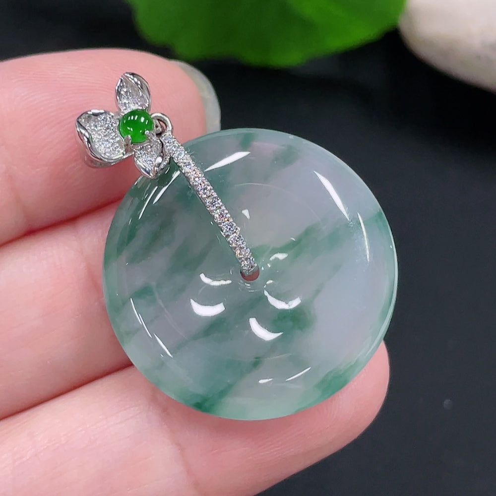 HUILIU HQ jadeite pendant with peace buckle, 18k gold buckle head, weighs approximately 8.6g, non-diamond design.