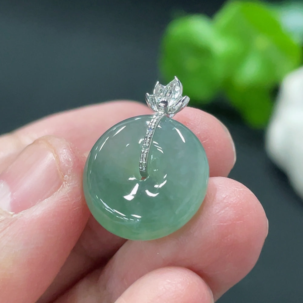 HUILIU HQ jadeite pendant with peace buckle design in 18k gold, non-diamond, weighing approximately 3.37g.