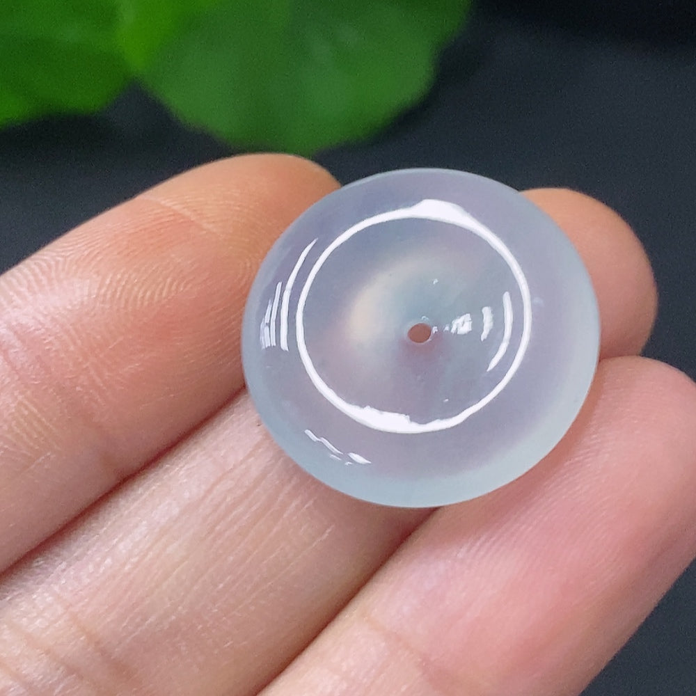 HUILIU HQ jadeite pendant featuring a peace buckle design, weighing approximately 3.65g, crafted from smooth green jade.