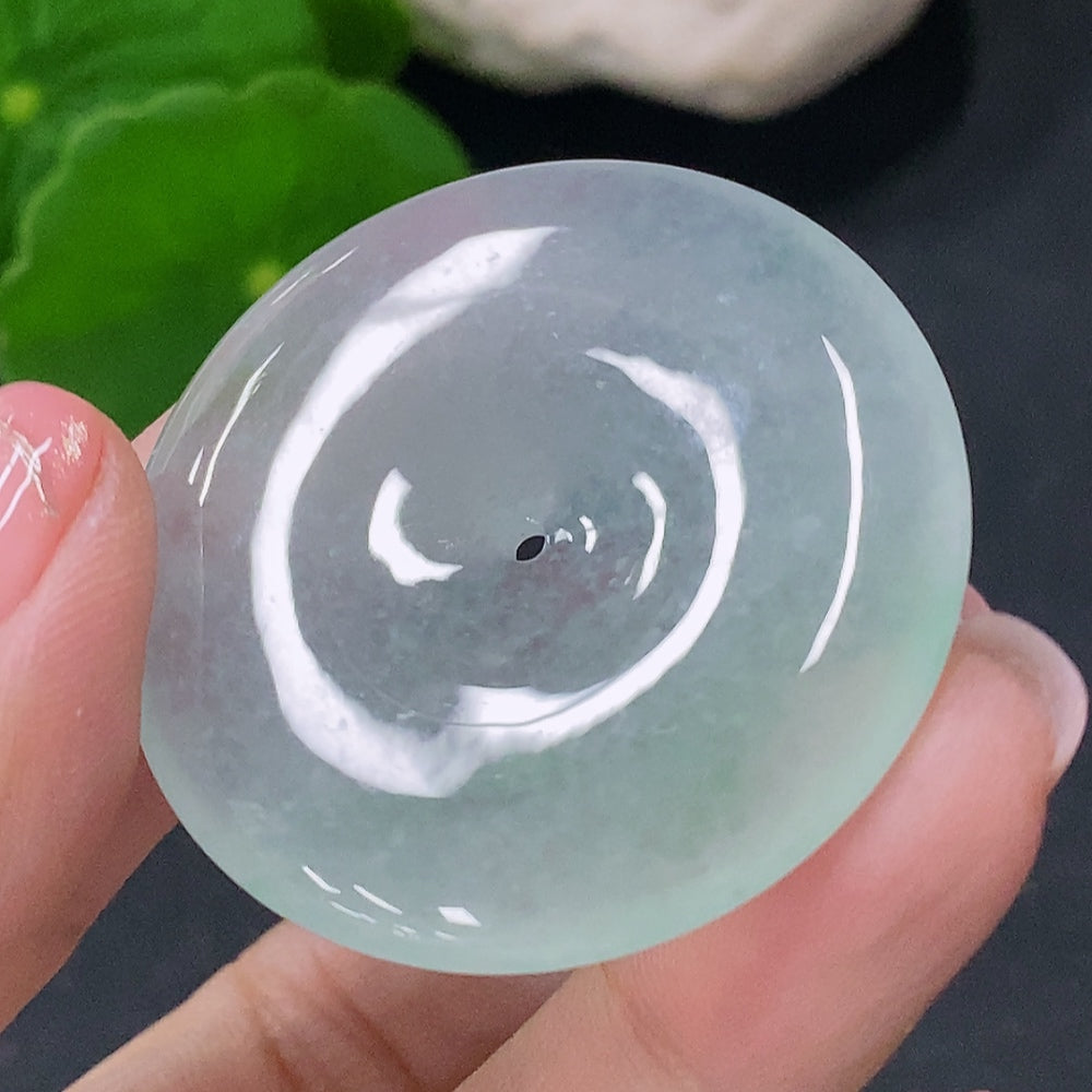 HUILIU HQ jadeite pendant featuring a peace buckle design, weighing approximately 17.49g, crafted from smooth green jade.