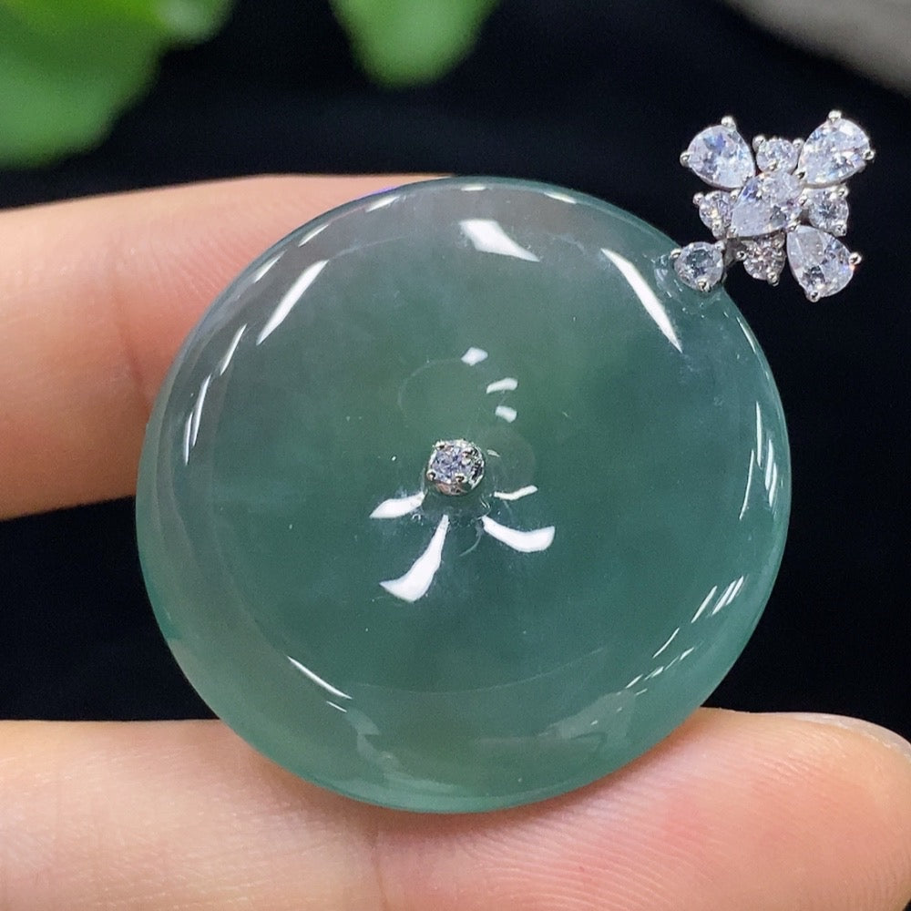 HUILIU HQ jadeite pendant featuring a peace buckle with buckle head, crafted from natural jade, non-diamond, certified jade jewelry.