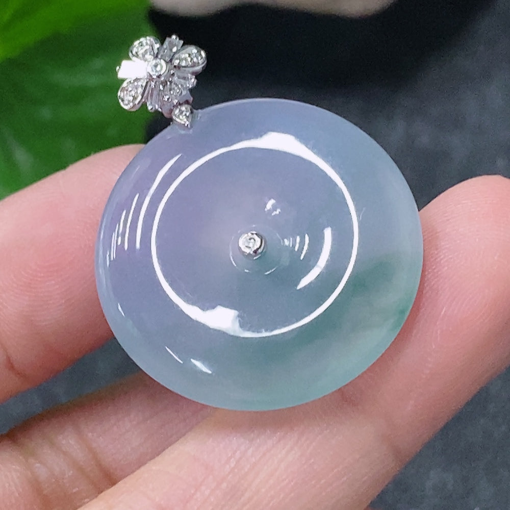 HUILIU HQ Jadeite Pendant Peace Knot in 18k gold with diamond, showcasing intricate craftsmanship and a polished finish.