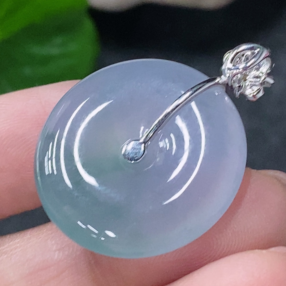 HUILIU HQ jadeite peace knot pendant in 18k gold with diamond, showcasing a detailed, elegant jade jewelry piece.