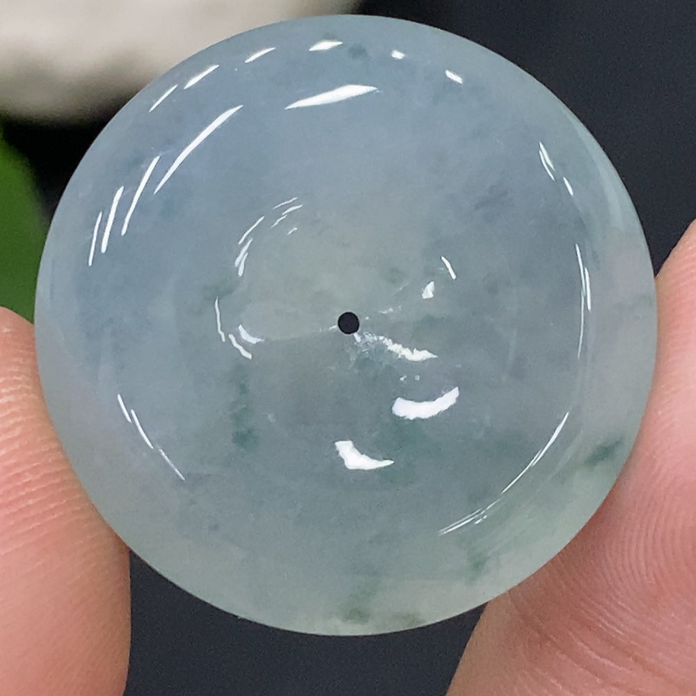 HUILIU HQ jadeite pendant featuring a Peace Knot design, approximately 10.25g, showcasing smooth green jade gemstone craftsmanship.