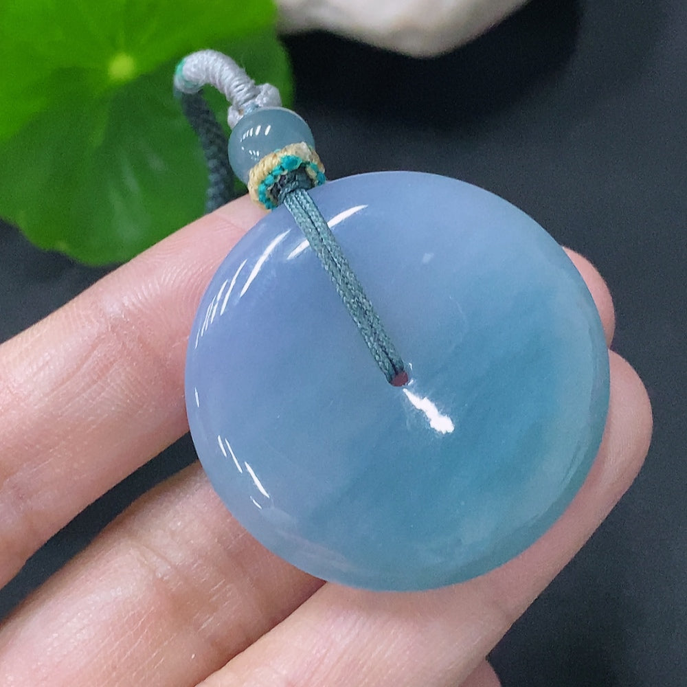 HUILIU HQ jadeite pendant with peace knot design, weighing approximately 15.2g including rope, showcasing smooth green jade surface