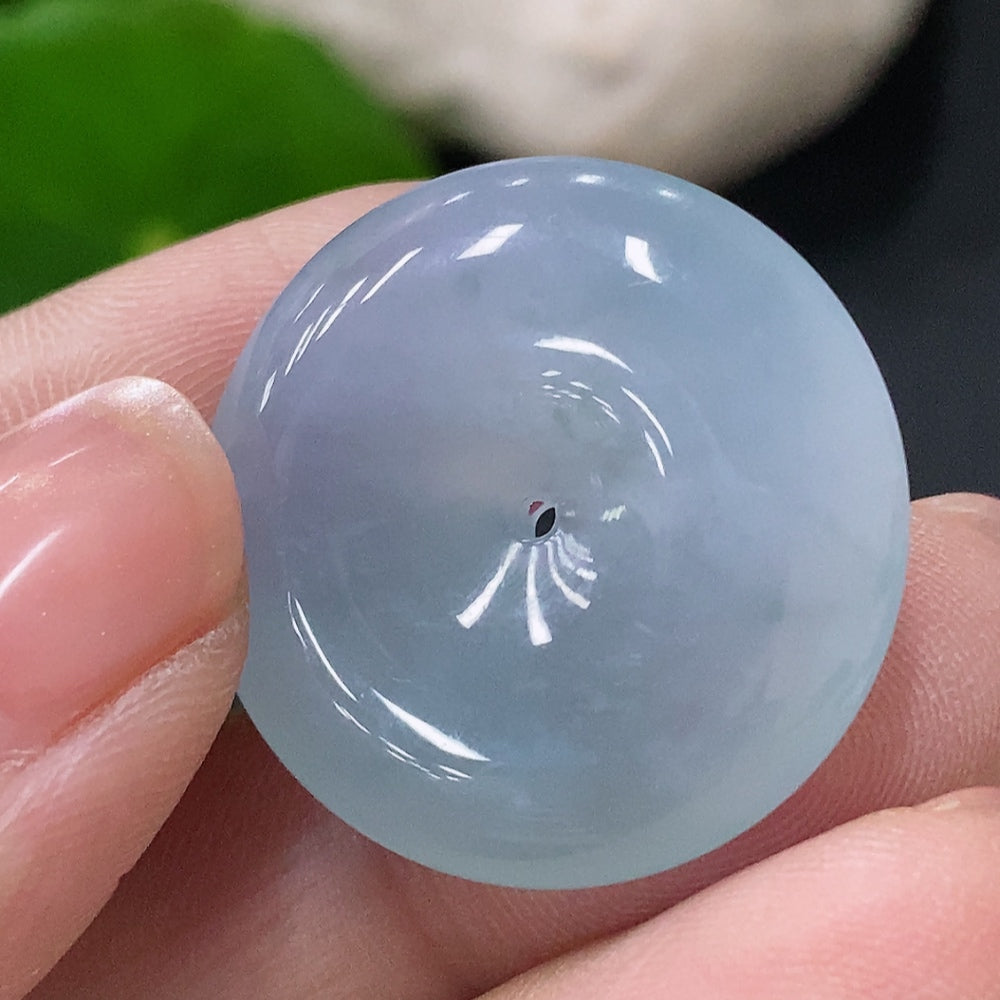HUILIU HQ Jadeite pendant featuring a peace knot design, approximately 6.43g, crafted from smooth, polished jade material.