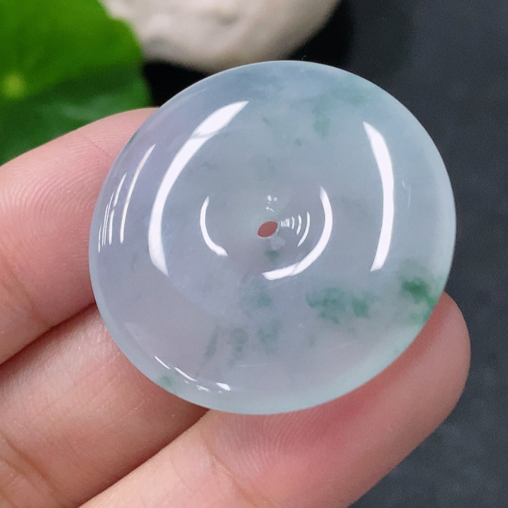 HUILIU HQ jadeite pendant featuring a peace ring, approximately 8.64 grams, showcasing smooth, polished jade with intricate design details.