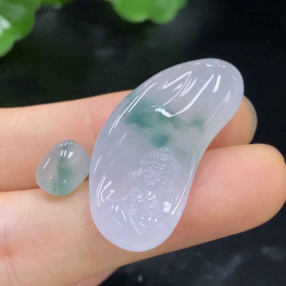Huiliu HQ jadeite pendant in a lot, crafted from high-quality jade, featuring a smooth, polished surface and elegant design.