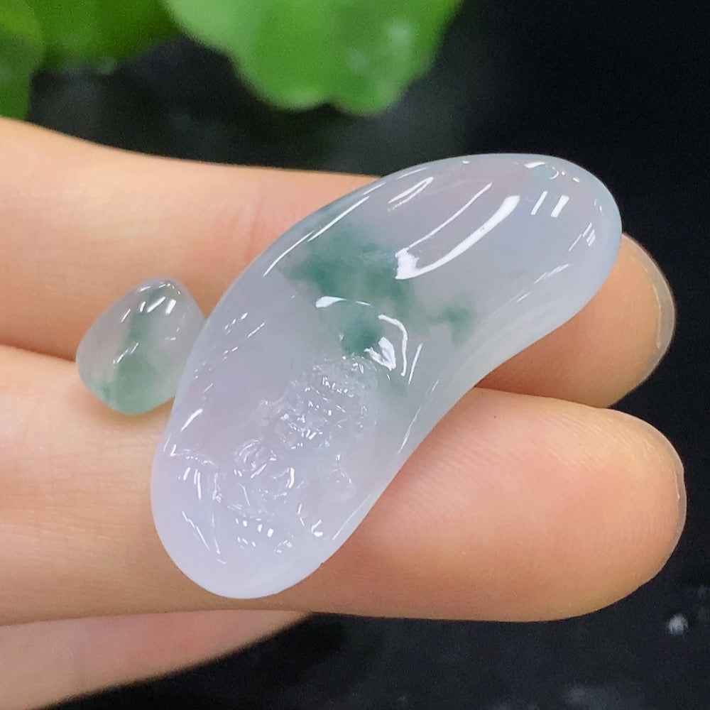 Huiliu certified jadeite pendant lot featuring polished green jade jewelry with natural variations and smooth surface.