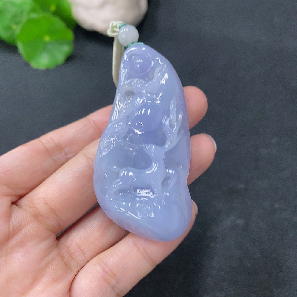 HUILIU HQ jadeite pendant featuring a Sika Deer design, weighing approximately 31.92g, crafted from polished green jade.