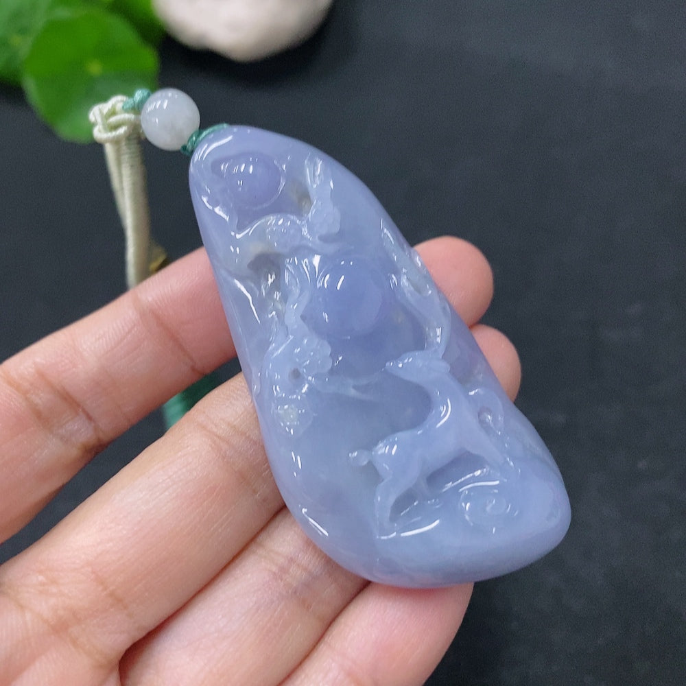HUILIU HQ jadeite pendant featuring a Sika deer design, weighs approximately 31.92g, with smooth, polished jade surface.