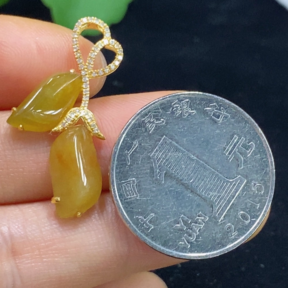 Jadeite pendant with 18k gold and diamond accents, featuring a smooth green jade stone, from HUILIU HQ.