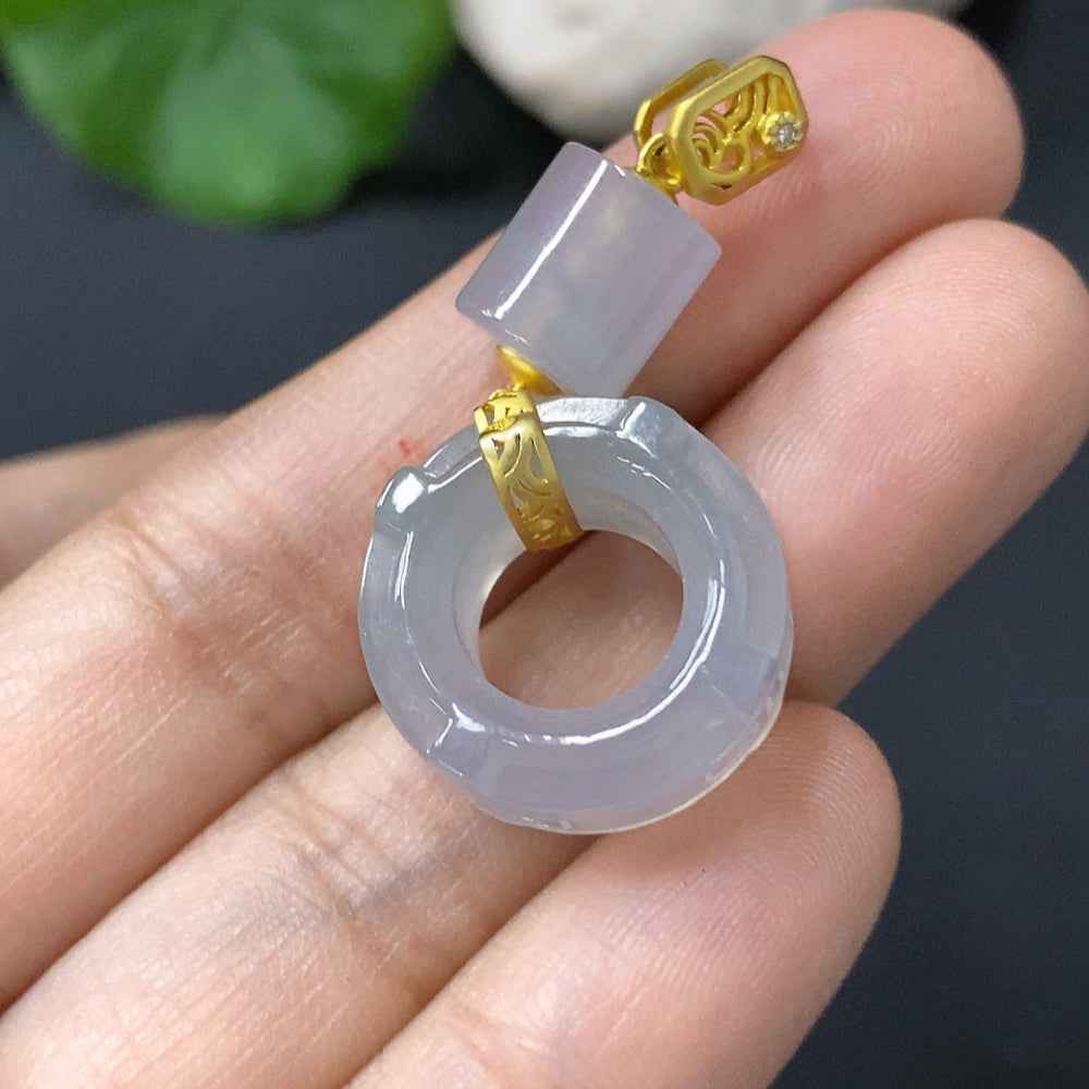 HUILIU HQ jadeite pendant with 18K gold clasp, featuring a smooth green jade stone, weight 6.043g, elegant jewelry accessory.
