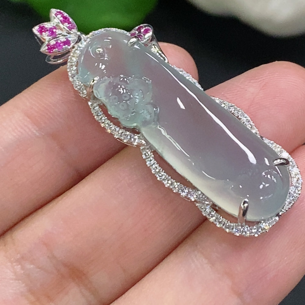 HUILIU HQ jadeite pendant with 18K gold setting, 7.5g, featuring colorless diamond accents in a elegant gemstone design.