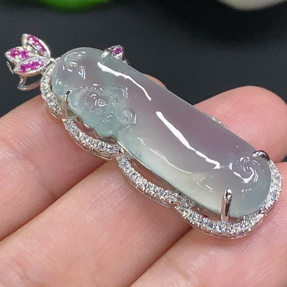 HUILIU HQ jadeite pendant with 18K gold setting, 7.5g, featuring colorless diamond accents, showcasing smooth green jade and gold craftsmanship.