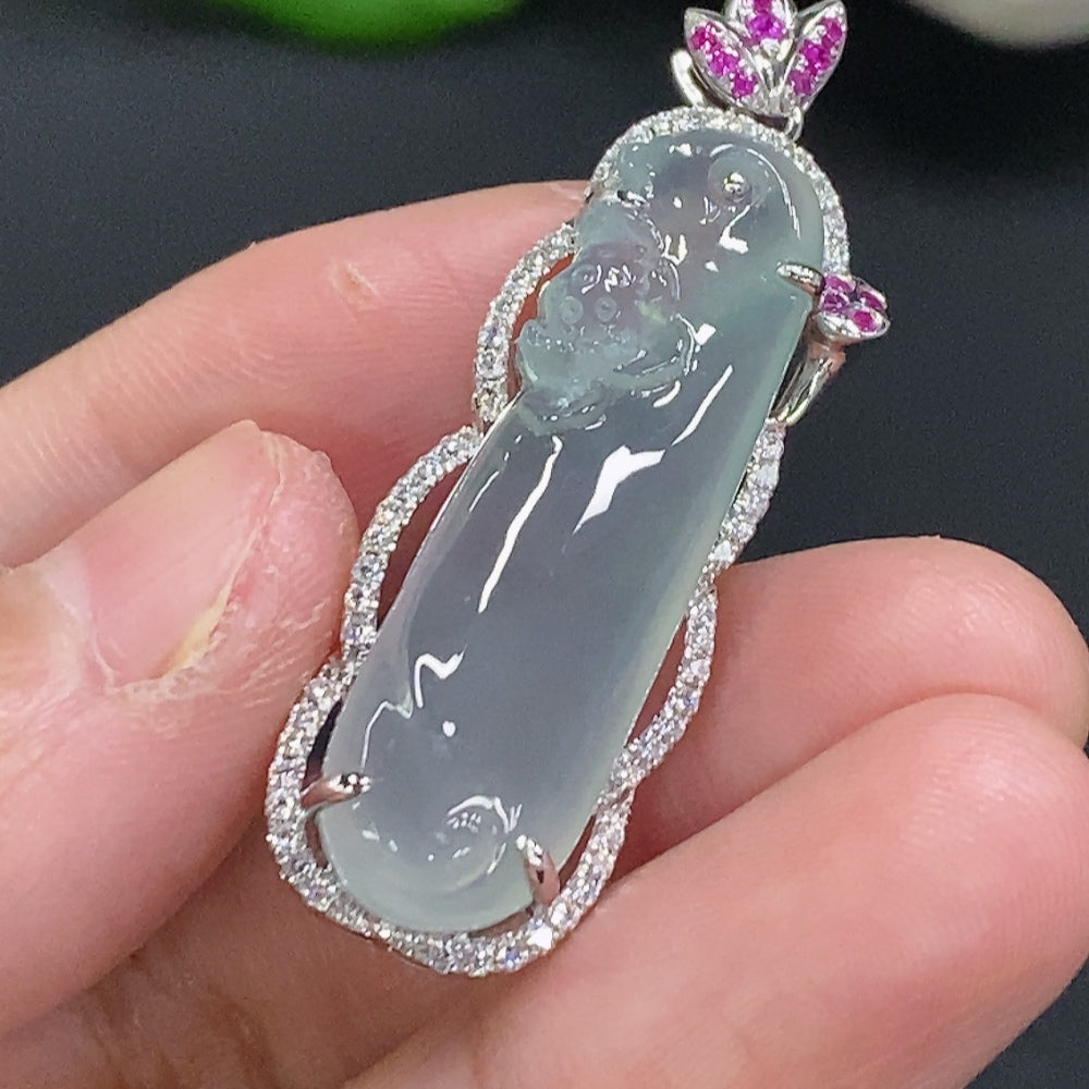 HUILIU HQ jadeite pendant with 18K gold setting and diamond accents, showcasing a smooth, polished green jade stone.