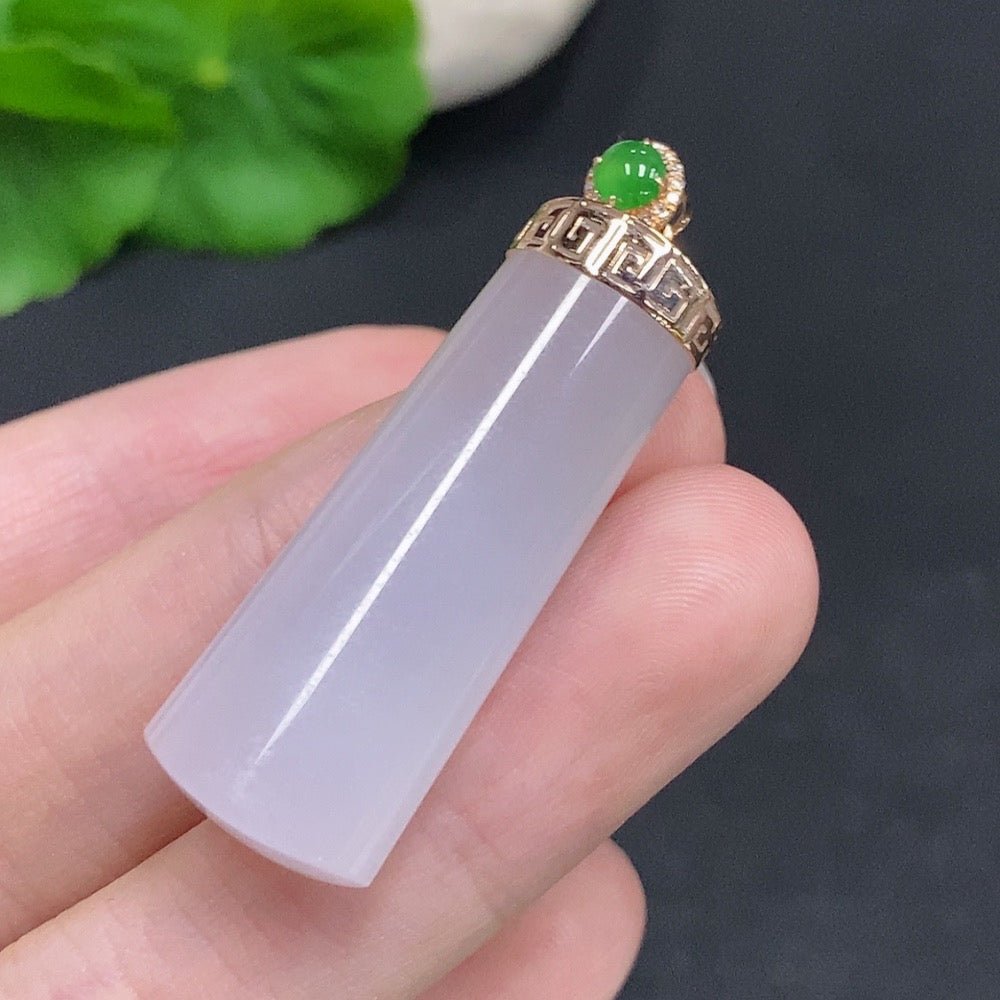 Huiliu HQ jadeite plain column pendant with clasp, set with diamonds, showcasing smooth green jade in a simple design.