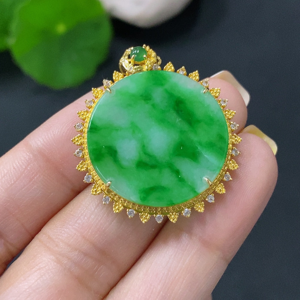 HUILIU HQ jadeite pendant necklace with plain jade pendant, 18k gold setting, weighing approximately 3.65g.