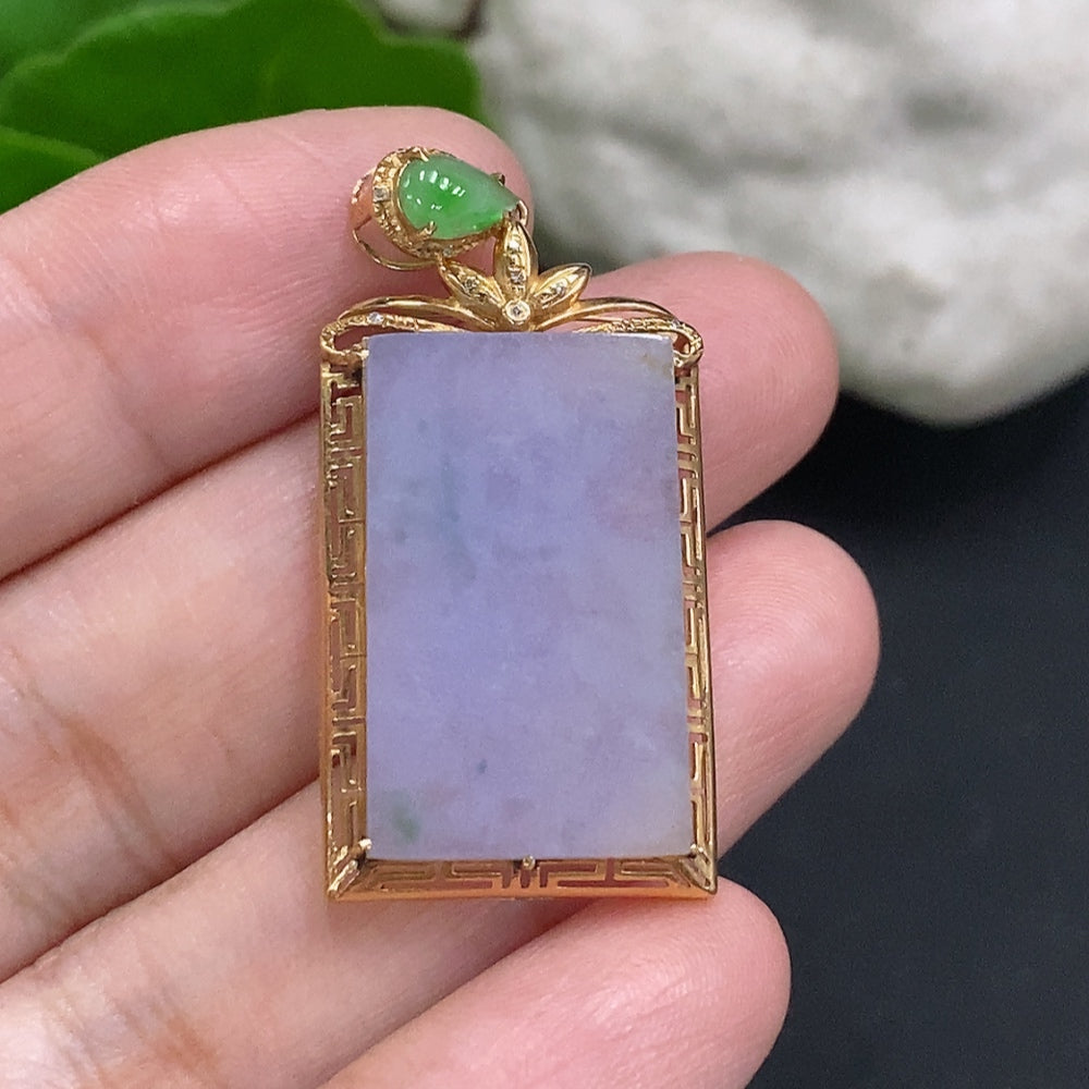 HUILIU HQ jadeite pendant necklace in 18K gold with diamond accents, featuring a smooth jadeite stone and elegant design.