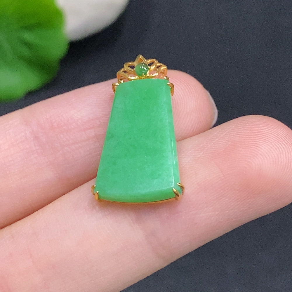 HUILIU HQ jadeite plain pendant necklace with 18K gold, showcasing a smooth jade pendant on a delicate chain, weight approx. 1.8g
