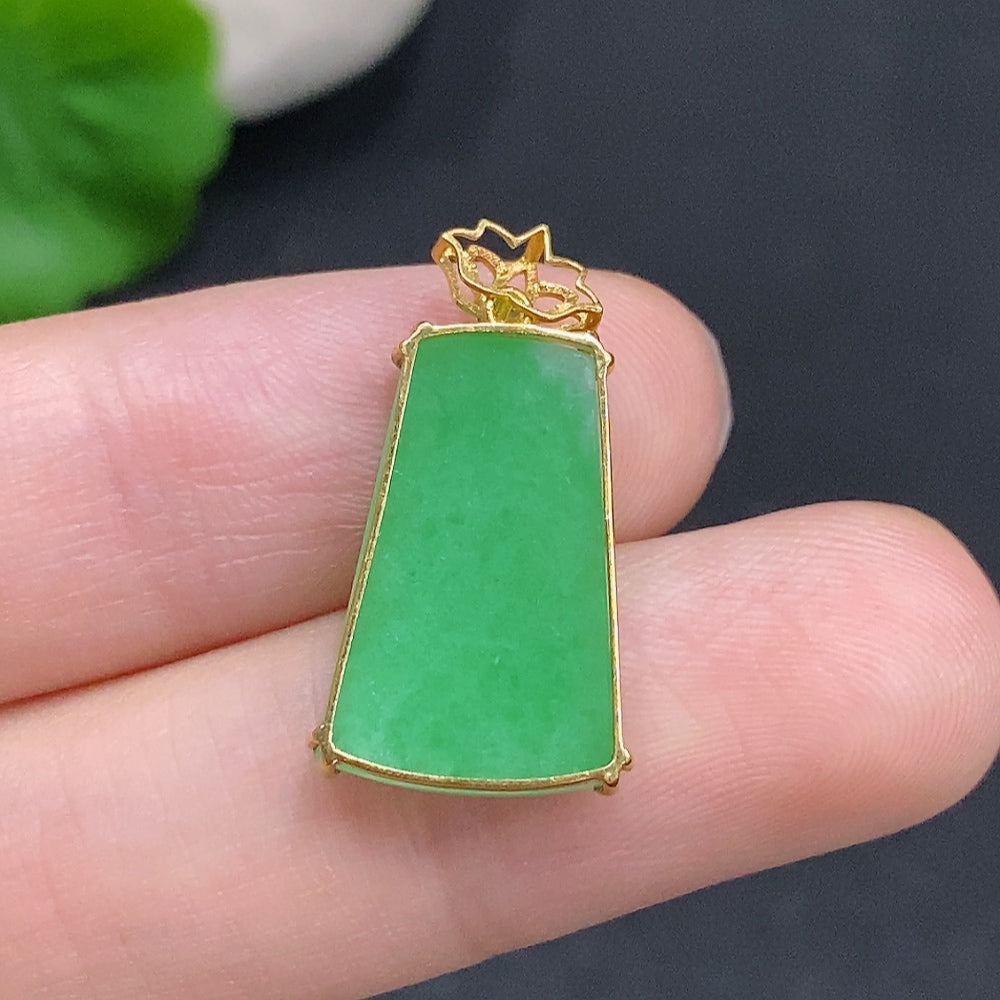 HUILIU HQ jadeite plain pendant necklace with 18K gold, featuring a smooth jadeite pendant on a gold chain, 1.8g total weight