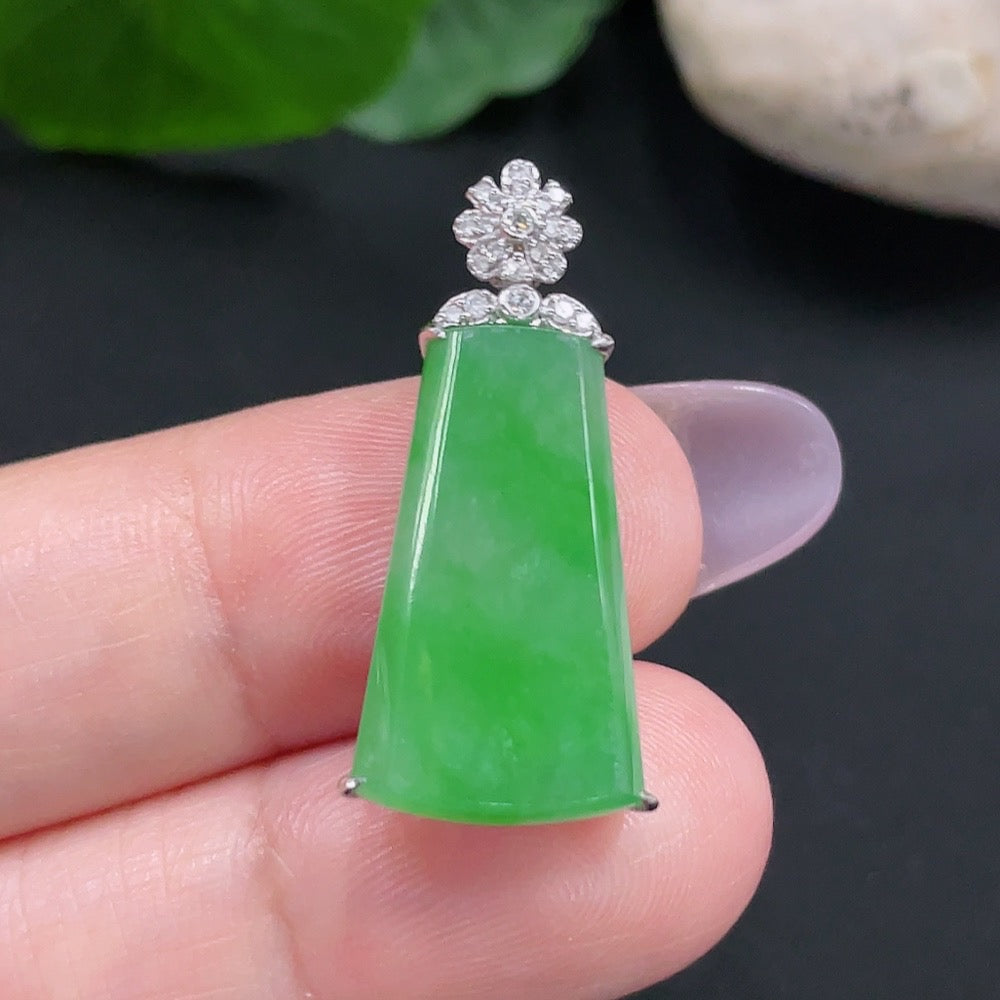 HUILIU HQ Jadeite plain pendant necklace with 18K gold and diamond accents, showcasing a smooth jade pendant and elegant gold chain.