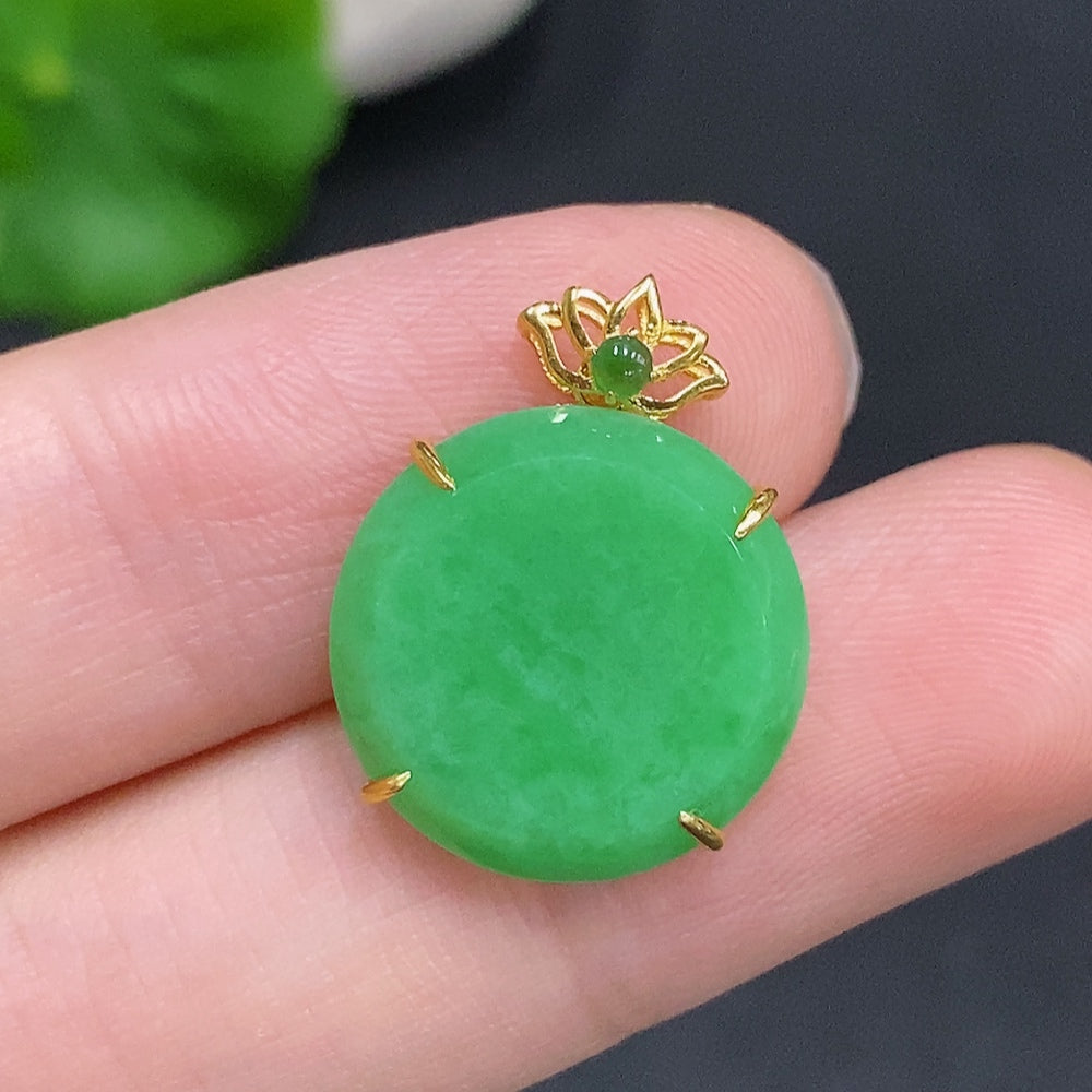 HUILIU HQ jadeite plain pendant with 18K gold, showcasing smooth jade surface and elegant gold setting, weighs approx. 1.8g.