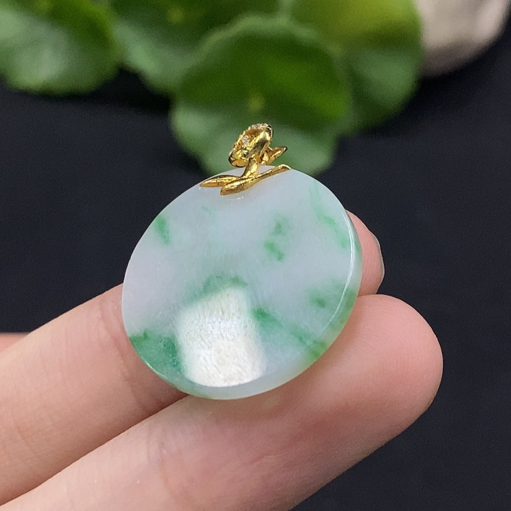 Huiliu HQ jadeite plain pendant with diamond inlay, showcasing a smooth jade jadeite pendant with sparkling diamond accents.