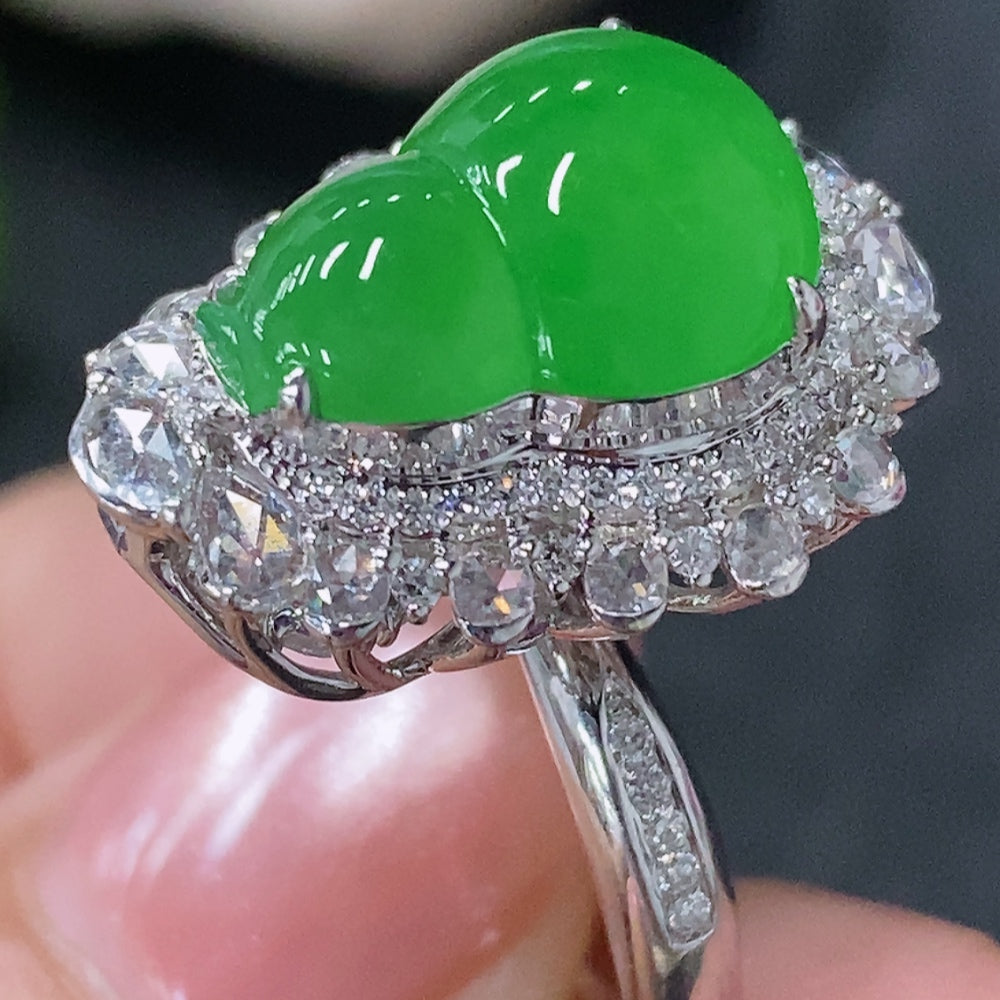 HUILIU HQ jadeite ring and pendant set in 18K gold with diamond accents, size 13, showcasing elegant two-way style and detailed craftsmanship.