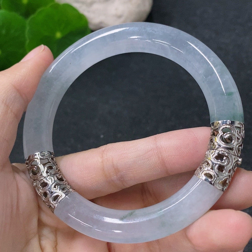 Jadeite round bangle by HUILIU HQ with 18K gold, size 54.3, weighing approx. 54.87g, featuring smooth polished jade surface