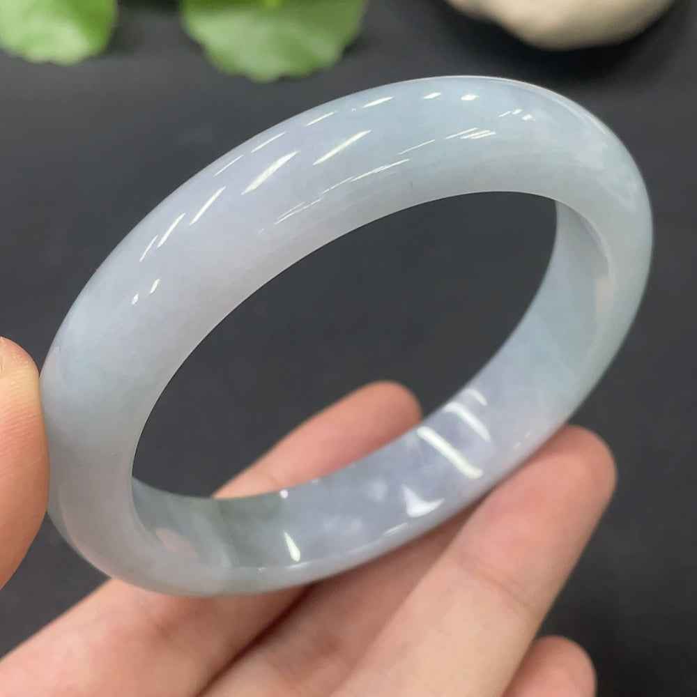 Huiliu HQ jadeite round bangle, certified jade jewelry with smooth, polished surface, showcasing vibrant green color.
