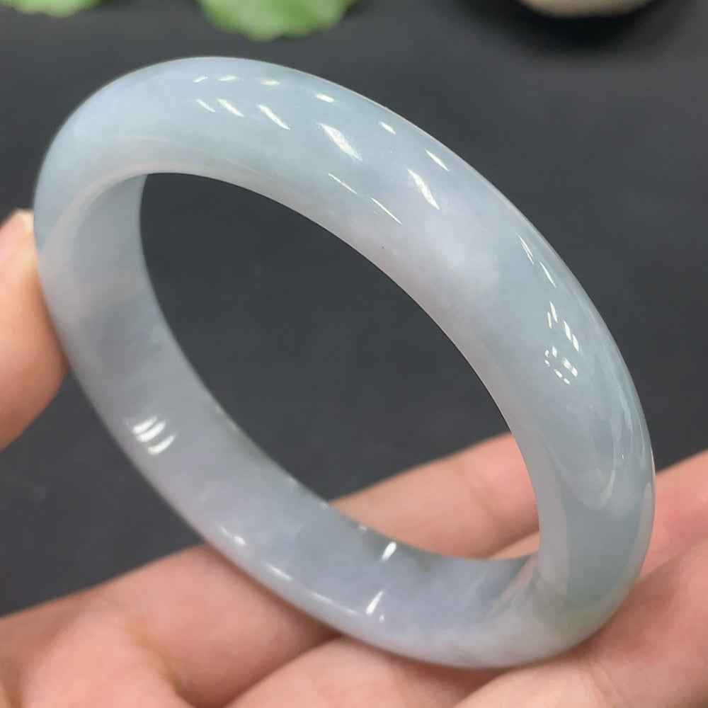 Huiliu HQ jadeite round bangle, natural green jade bracelet with smooth polished surface, certified by Huiliu.