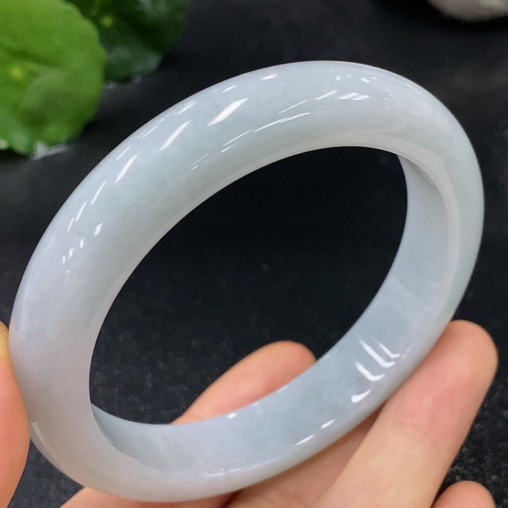 Huiliu HQ jadeite round bangle, certified jade jewelry with smooth, polished surface and vibrant green color.