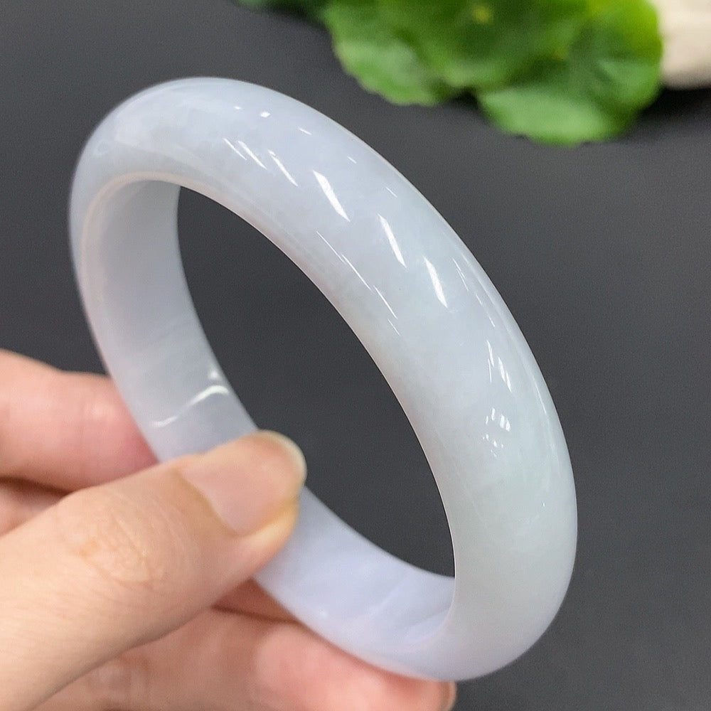 Huiliu Certified Jadeite round bangle showcasing smooth, polished jade surface with vibrant green color and intricate craftsmanship.