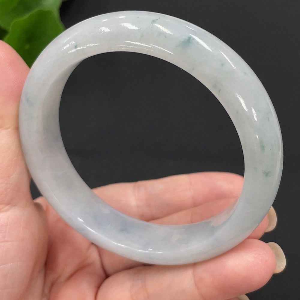 Huiliu HQ jadeite round bangle, certified jade jewelry with smooth, polished surface and vibrant green color.