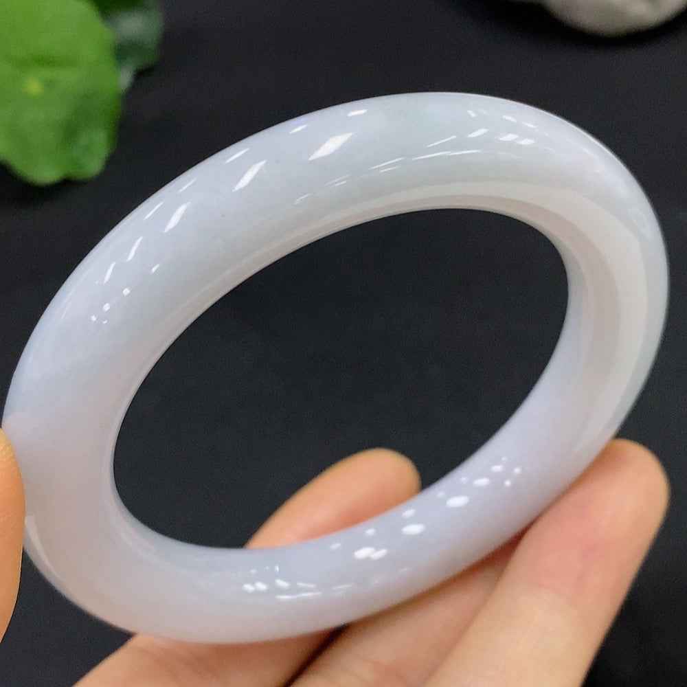 HUILIU HQ jadeite round bangle in size 53.7 with a total weight of 61.412g, showcasing smooth, polished jadeite jewelry.