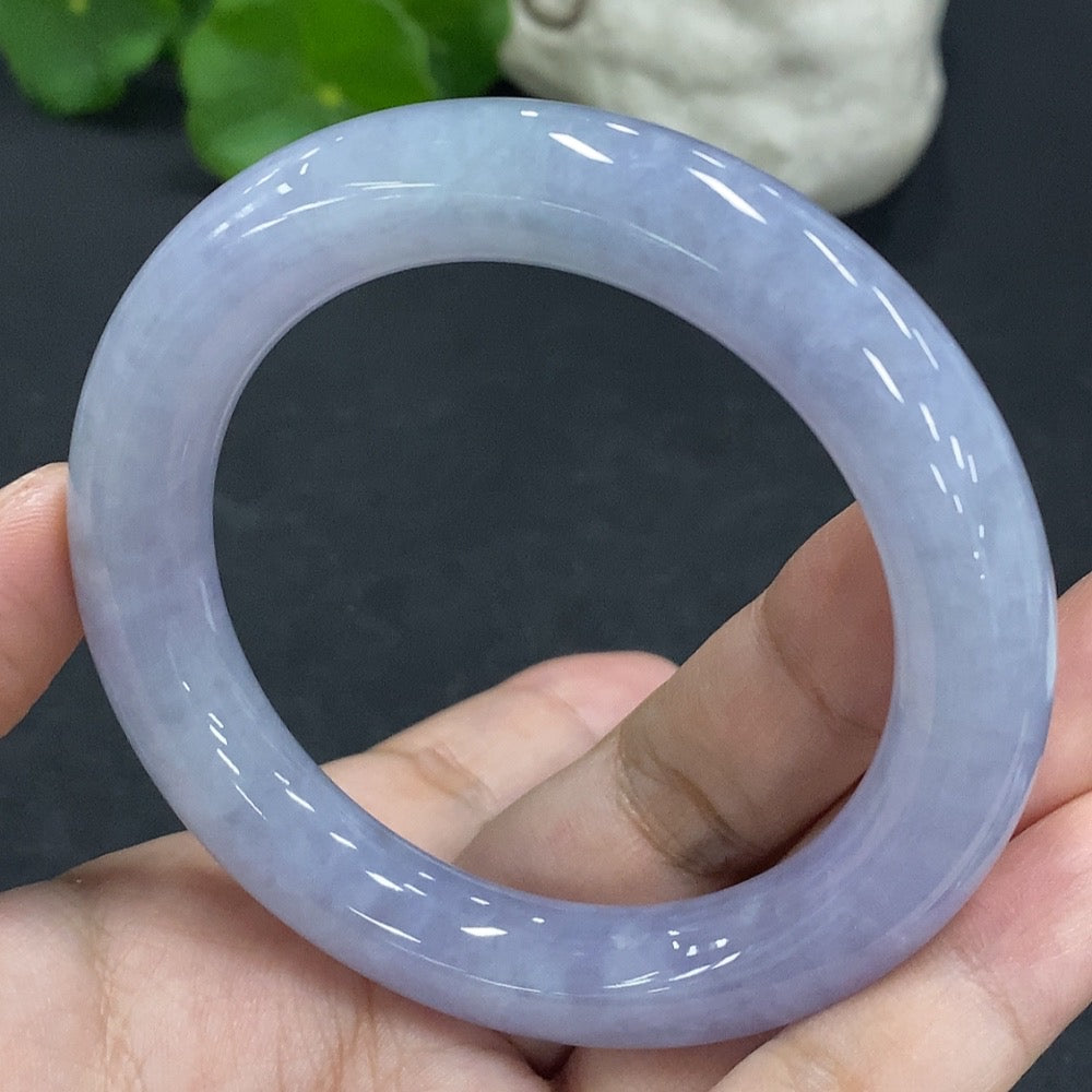 HUILIU HQ jadeite round bangle, size 54.8, smooth polished jade bracelet, weighs approximately 67.1 grams, natural green hue.