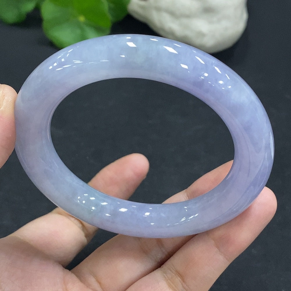 HUILIU HQ jadeite round bangle in size 54.8, weighing approx. 67.1g, showcasing smooth, polished jade surface and classic circular shape.