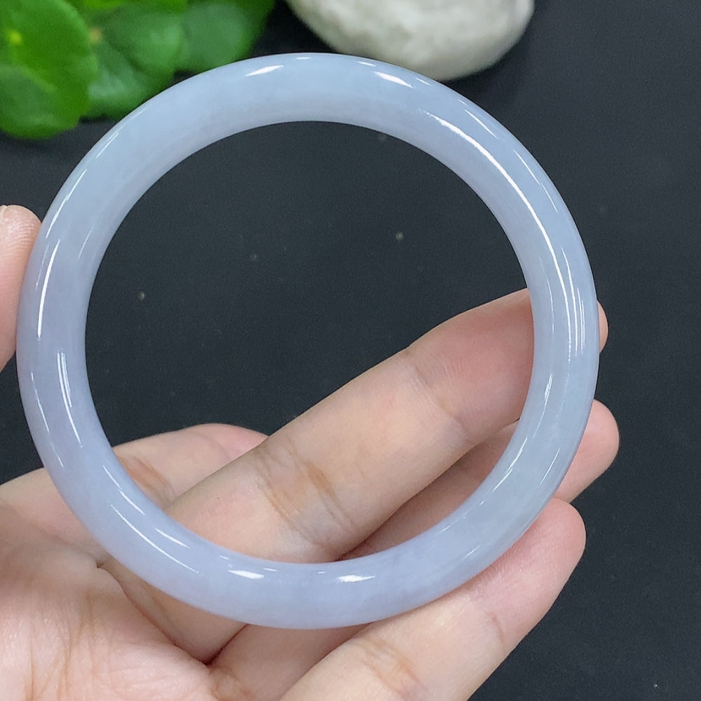 HUILIU HQ jadeite round bangle, size 55, weighs approximately 33.1g, showcasing smooth, polished jadeite craftsmanship.