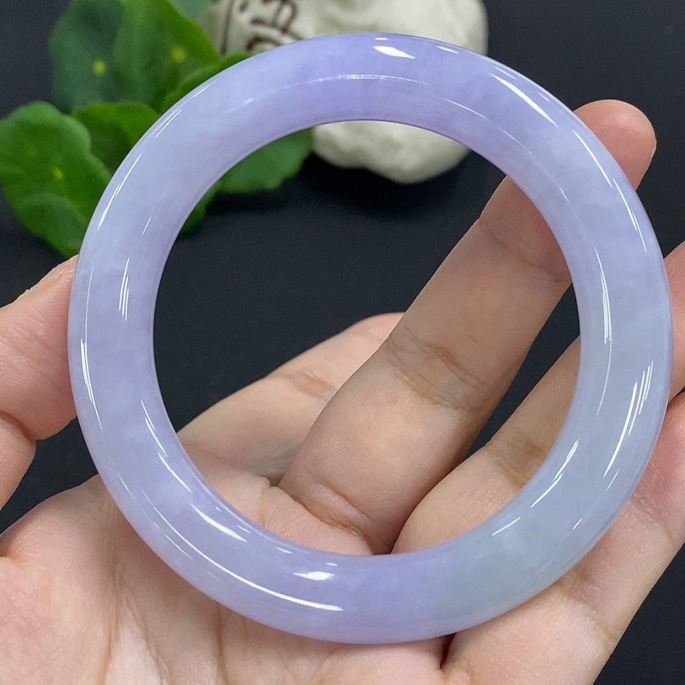 HUILIU HQ jadeite round bangle, size 56.6, crafted from green jade, weighs approximately 66.9g, showcasing smooth, polished surface.
